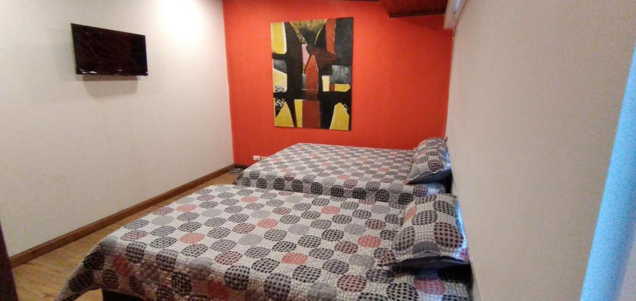 Acogedor Hostal Usaquen La Parada Del Tren Bogotá Eksteriør billede