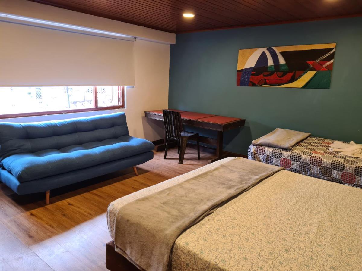 Acogedor Hostal Usaquen La Parada Del Tren Bogotá Eksteriør billede
