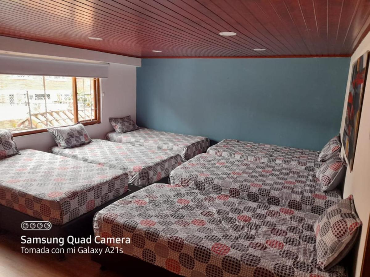 Acogedor Hostal Usaquen La Parada Del Tren Bogotá Eksteriør billede