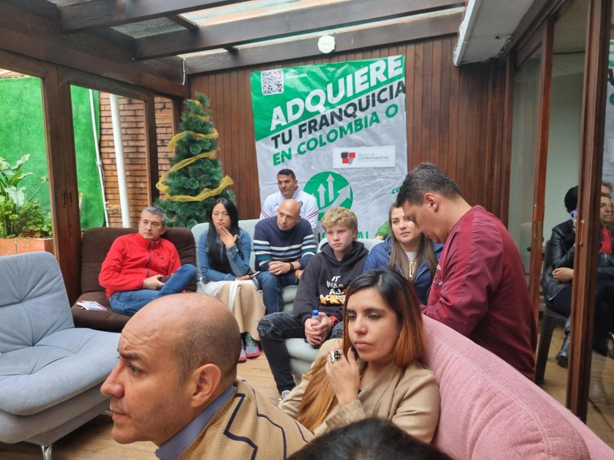 Acogedor Hostal Usaquen La Parada Del Tren Bogotá Eksteriør billede