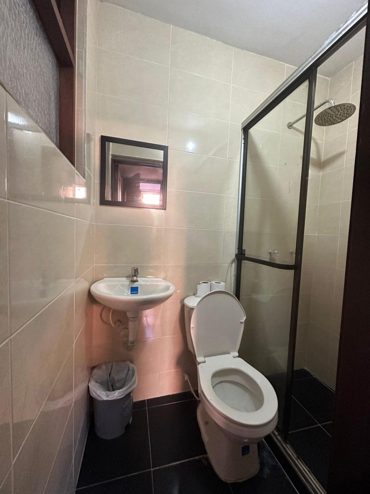 Acogedor Hostal Usaquen La Parada Del Tren Bogotá Eksteriør billede